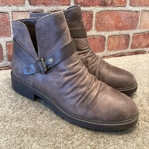 Baretraps Chrisa womens Taupe brown ankle boots size 9.5